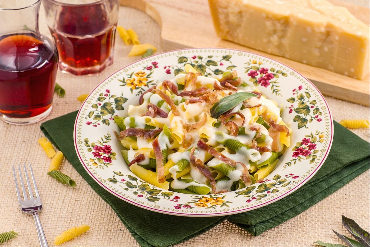 Maccheroncini am Kamm mit Culatello und Parmesancreme