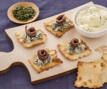 Blätterteig mit aromatisierter Butter und Sardellen