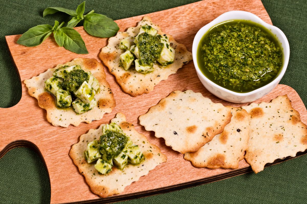 Blätterteig mit Oliven und grünem Hühnersalat