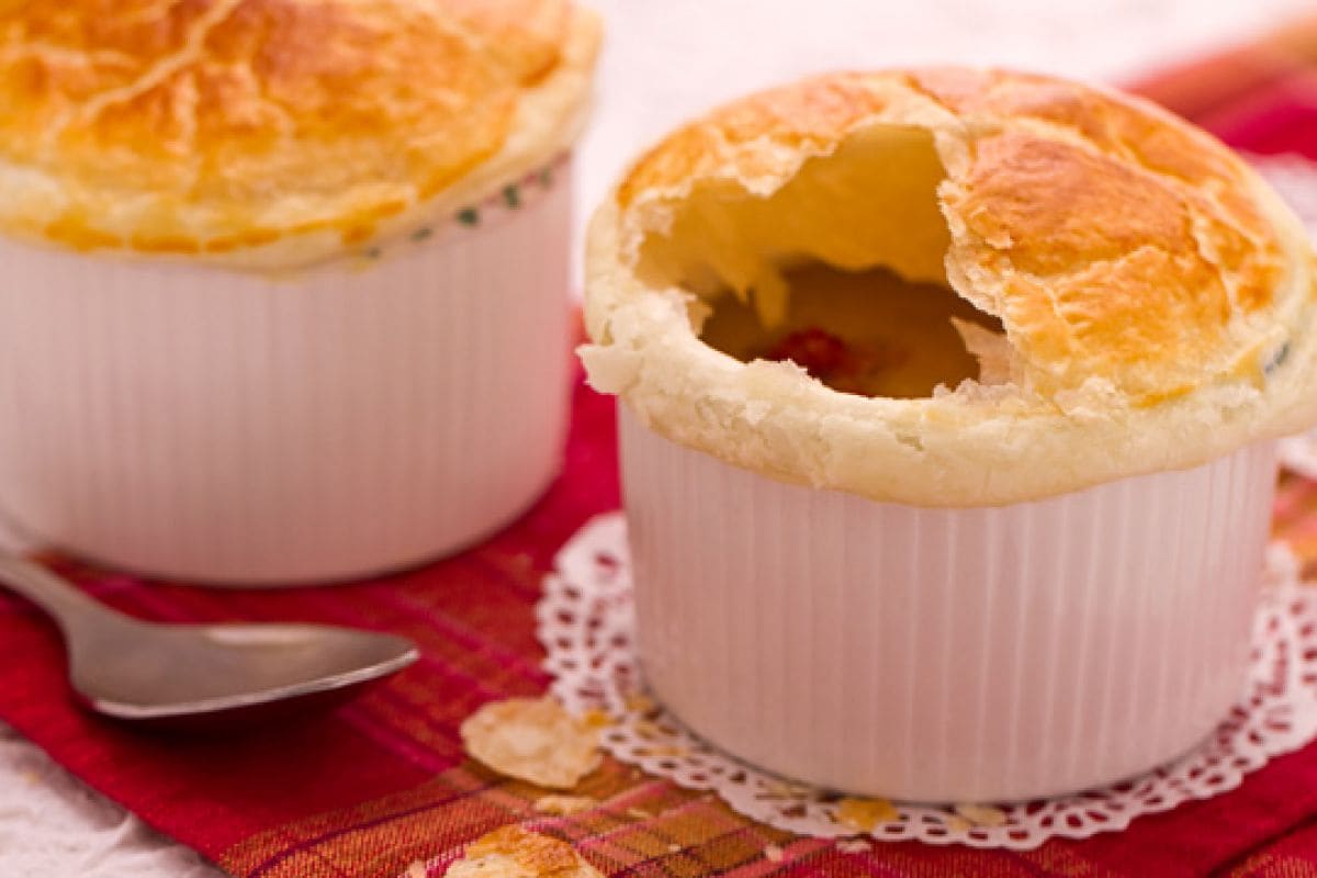 Linsensuppe in Blätterteigkruste