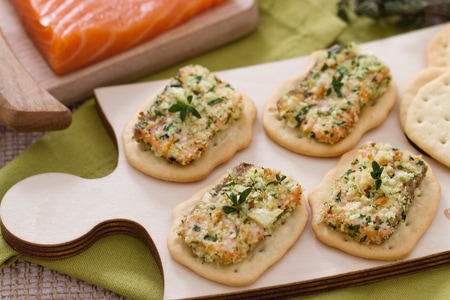 Knuspriger Lachs auf Schiacciate