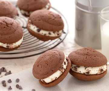 Whoopies mit Nesquik und Stracciatella-Creme