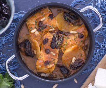 Stockfisch mit Pflaumen, Rosinen und Pinienkernen