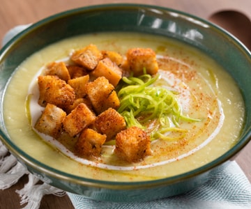 Lauchcremesuppe mit würzigen Croutons