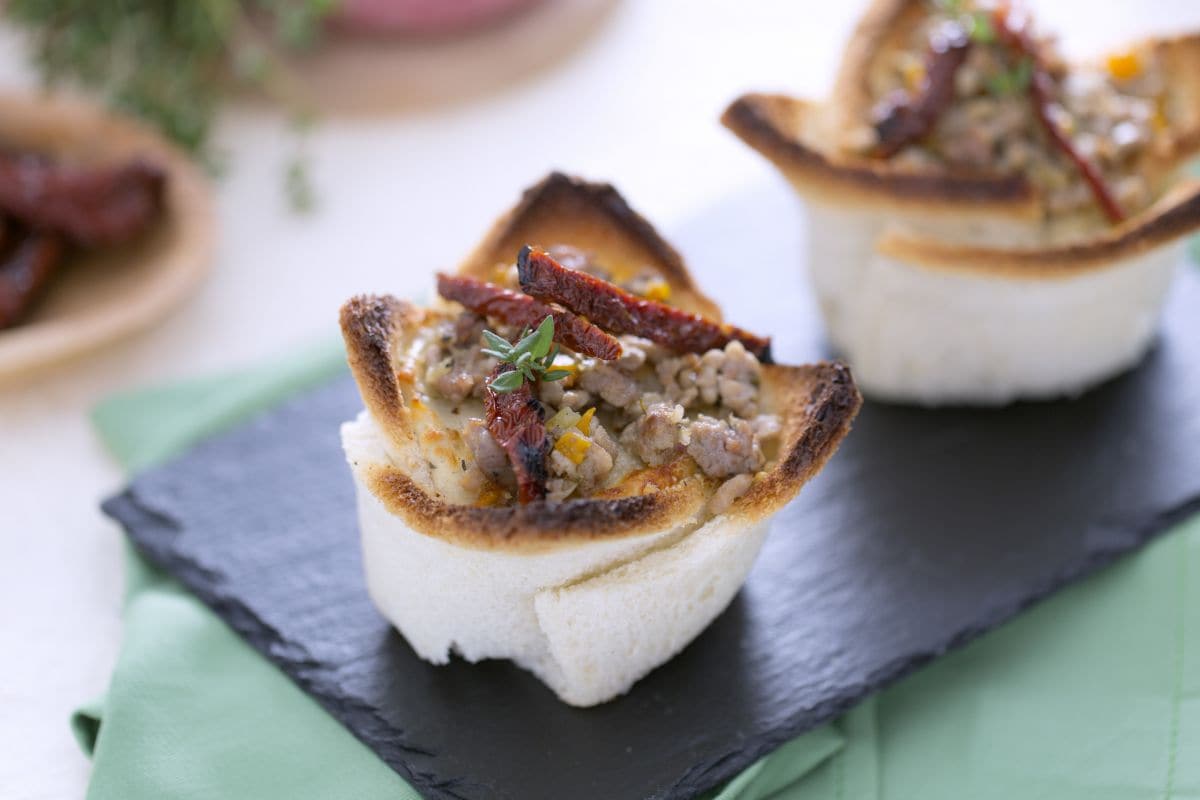 Gefüllte Toastkörbchen