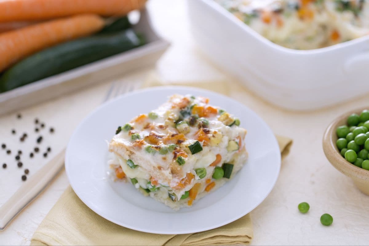 Lasagne aus Toastbrot mit Käse und Gemüseragout