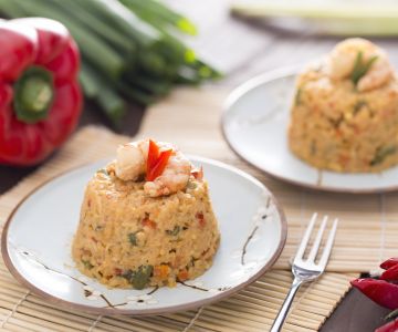 Gebratener Reis mit Garnelen und Cashewkernen