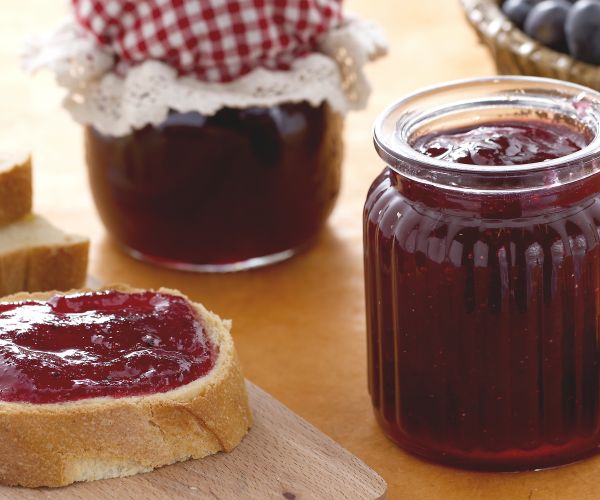 Rote Johannisbeer- und Blaubeermarmelade