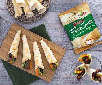 Kegel mit Rindfleischstreifen und knusprigem Gemüse