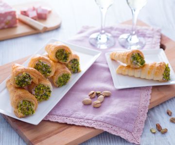 Herzhafte Hörnchen mit Mortadella-Mousse