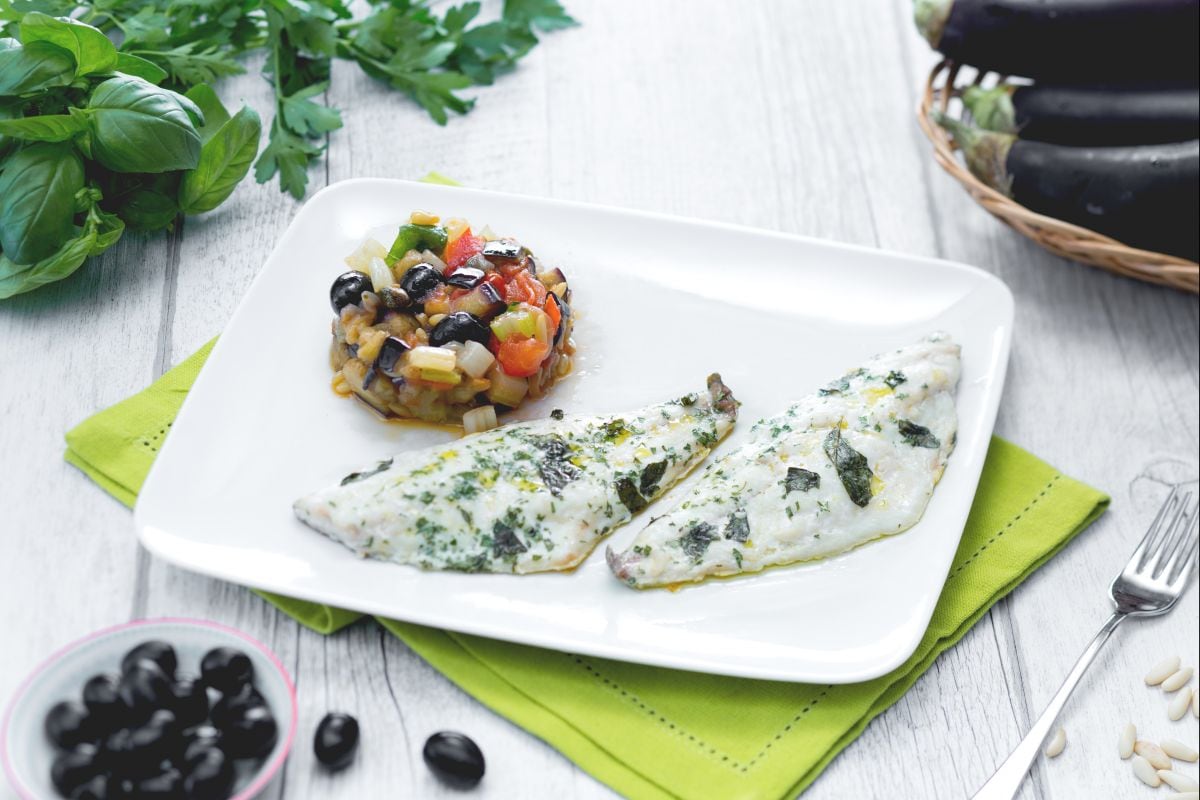 Dorade mit Kräutern und Caponata