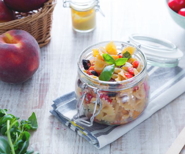 Nudelsalat mit Pfirsichen