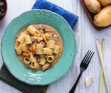 Halbe Ärmel mit Miesmuscheln und Venusmuscheln mit Zitronengras