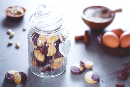 Diamanten mit Kakao und Mandeln