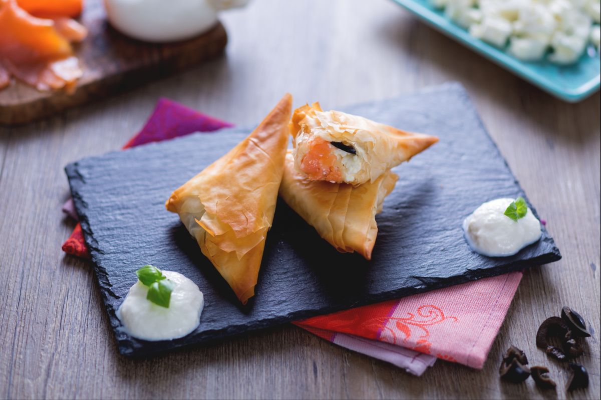 Phyllo-Teigtaschen mit Lachs und Burrata-Creme