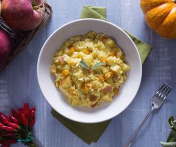 Risotto mit Äpfeln, würzigem Kürbis und Salbei