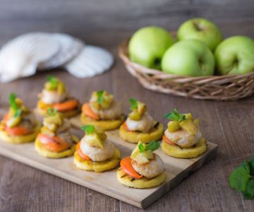 Amuse-bouche aus Polenta und Jakobsmuschel