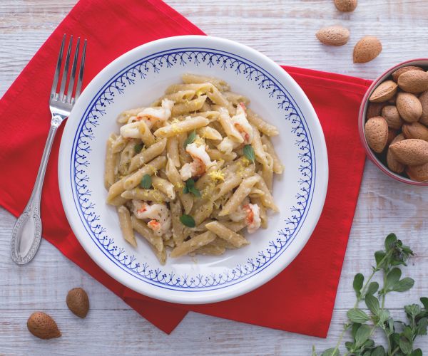 Penne mit Mandelpesto und Garnelen