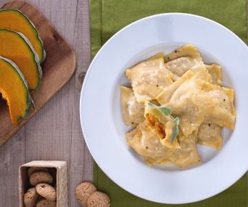 Kürbistortelli mit Butter und Salbei