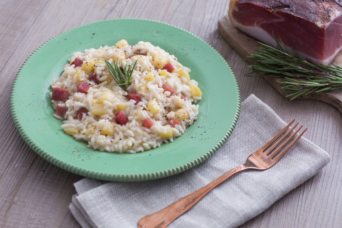 Risotto mit Äpfeln und Speck