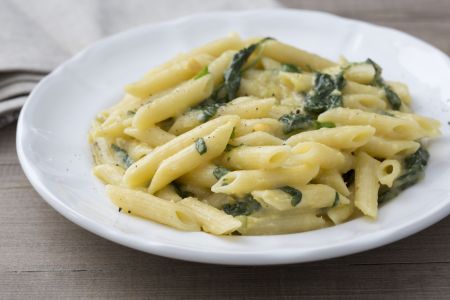 Pasta mit Kichererbsencreme und Rucola
