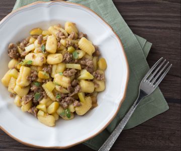 Gnocchi mit Wurst und Äpfeln