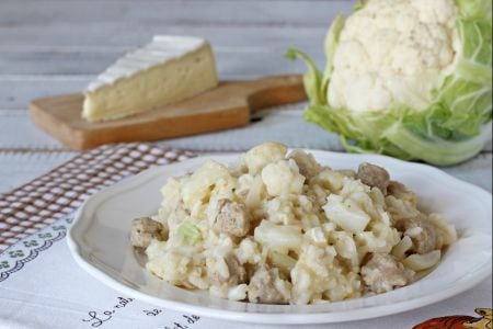 Risotto mit Blumenkohl, Wurst und Brie