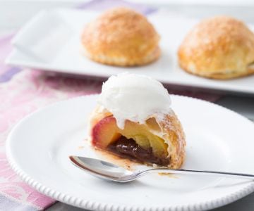 Pfirsiche im Blätterteig