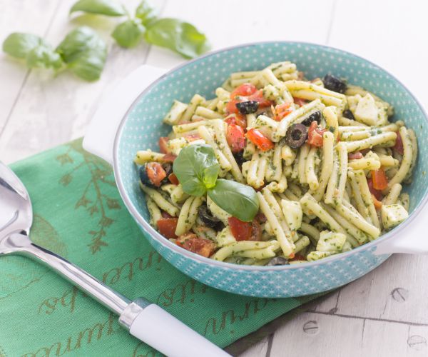 Kalter Nudelsalat mit Pesto ohne Knoblauch