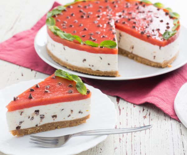 Kalter Kuchen mit Wassermelonen-Gelee
