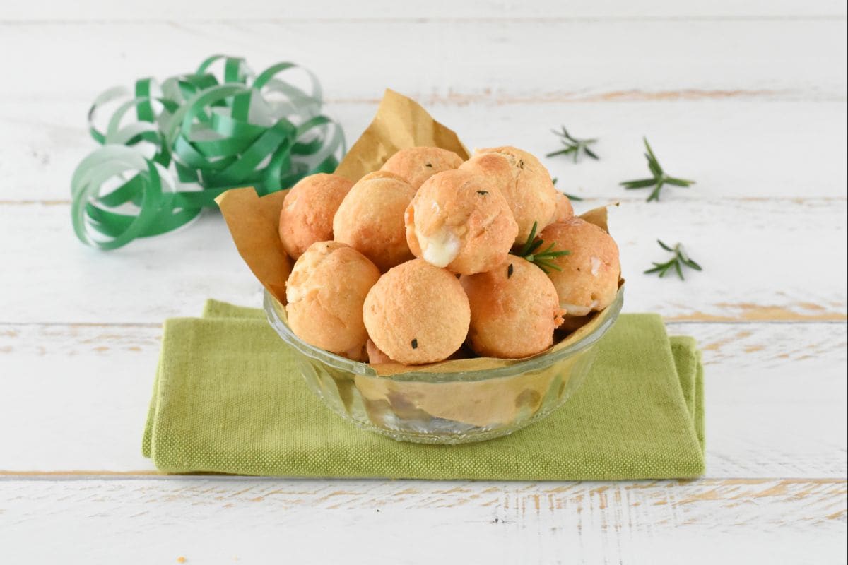 Herzhafte Rosmarin-Teigbällchen
