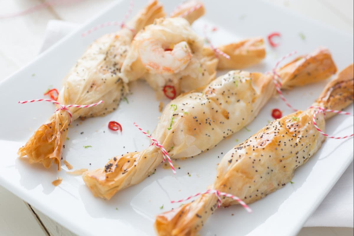 Weihnachtspäckchen mit Scampi, Ingwer und Limette