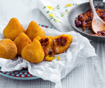 Arancini mit Bohnenragout