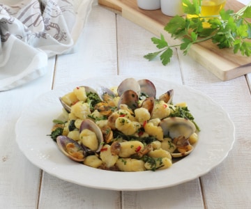 Gnocchi mit Venusmuscheln und Rübstiel
