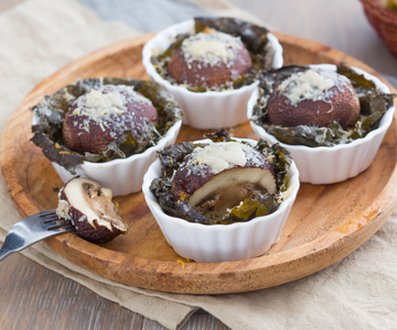 Weinblattkörbchen mit Steinpilzen und Grana Padano