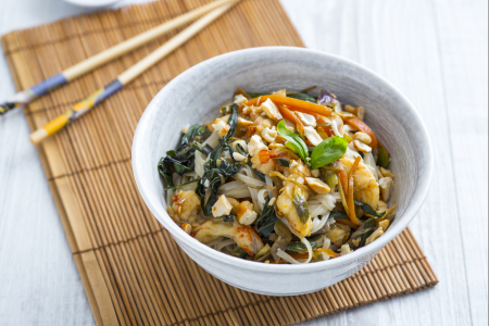 Nudeln mit Garnelen und Gemüse