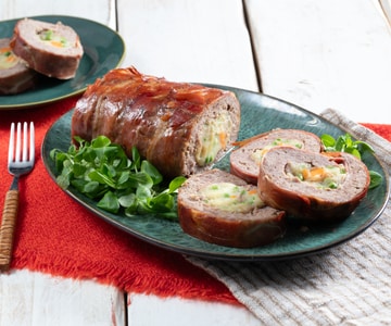 Hackbraten mit Speck und Kartoffeln