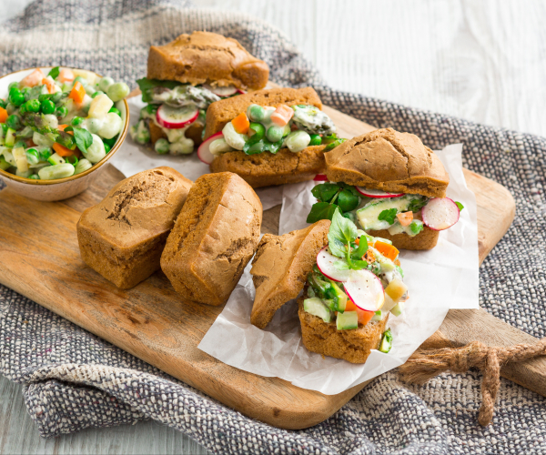 Bierbrötchen mit Frühlings-Russischem Salat