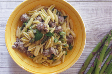 Sardische Gnocchetti mit Wurst und Spargel