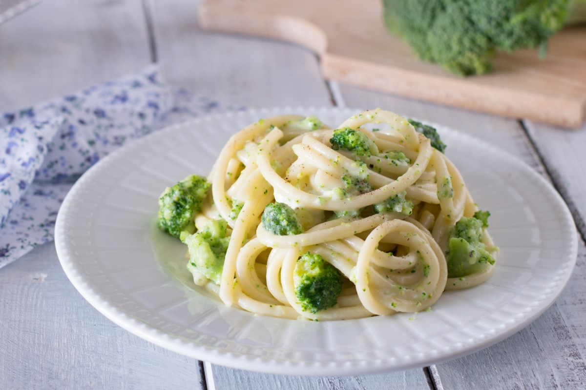 Bucatini Cacio e Pepe mit Brokkoli