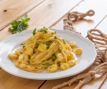 Spaghetti mit Garnelen, Stracchino und Safran