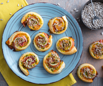 Blätterteigröllchen mit Zucchini und Schinken