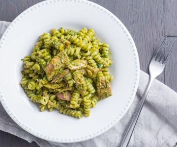 Pasta mit Rucola-Pesto und Thunfisch
