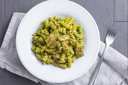 Pasta mit Rucola-Pesto und Thunfisch