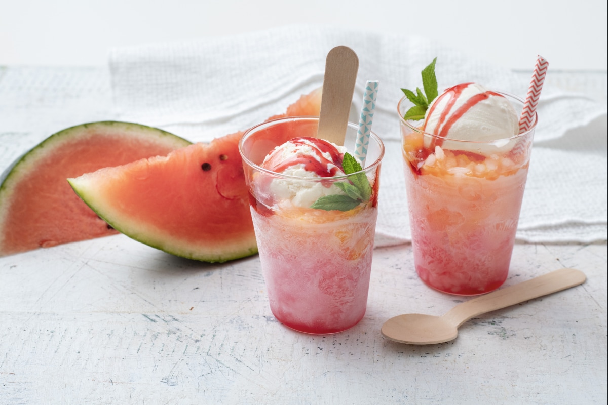 Zweifarbige Granita mit falschem Eis, frisch und einfach