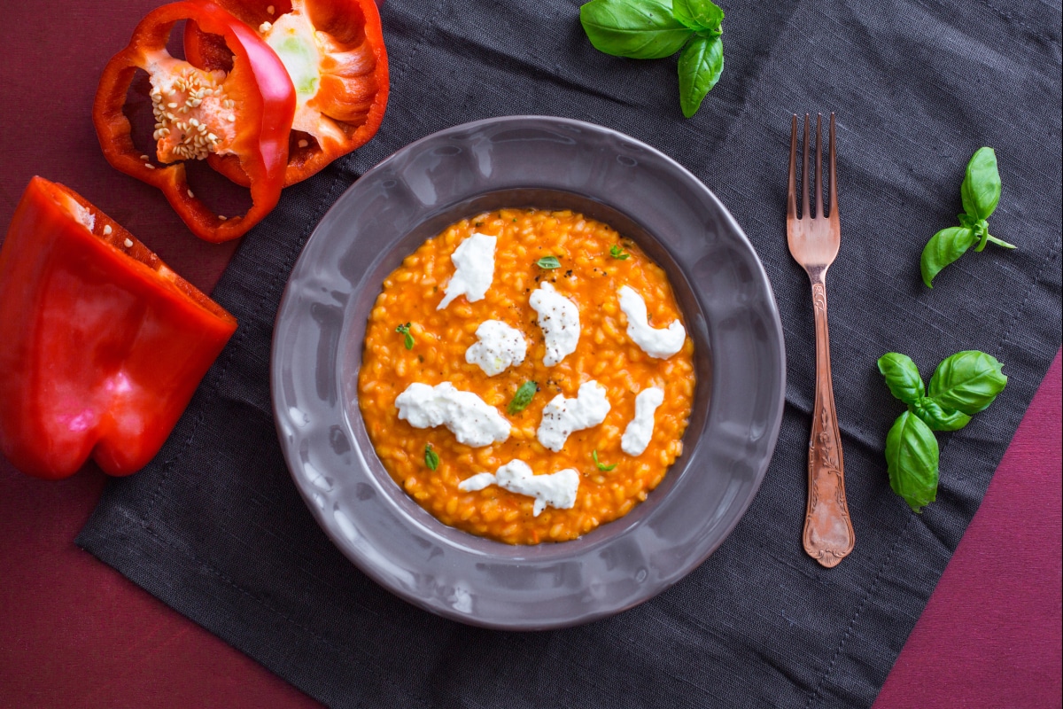 Cremiger Paprika-Risotto mit Burrata