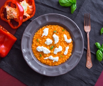 Cremiger Paprika-Risotto mit Burrata