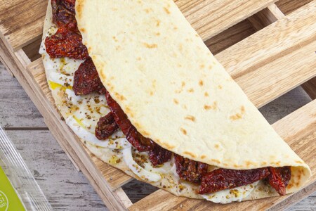 Piadina mit getrockneten Tomaten und Büffelmozzarella