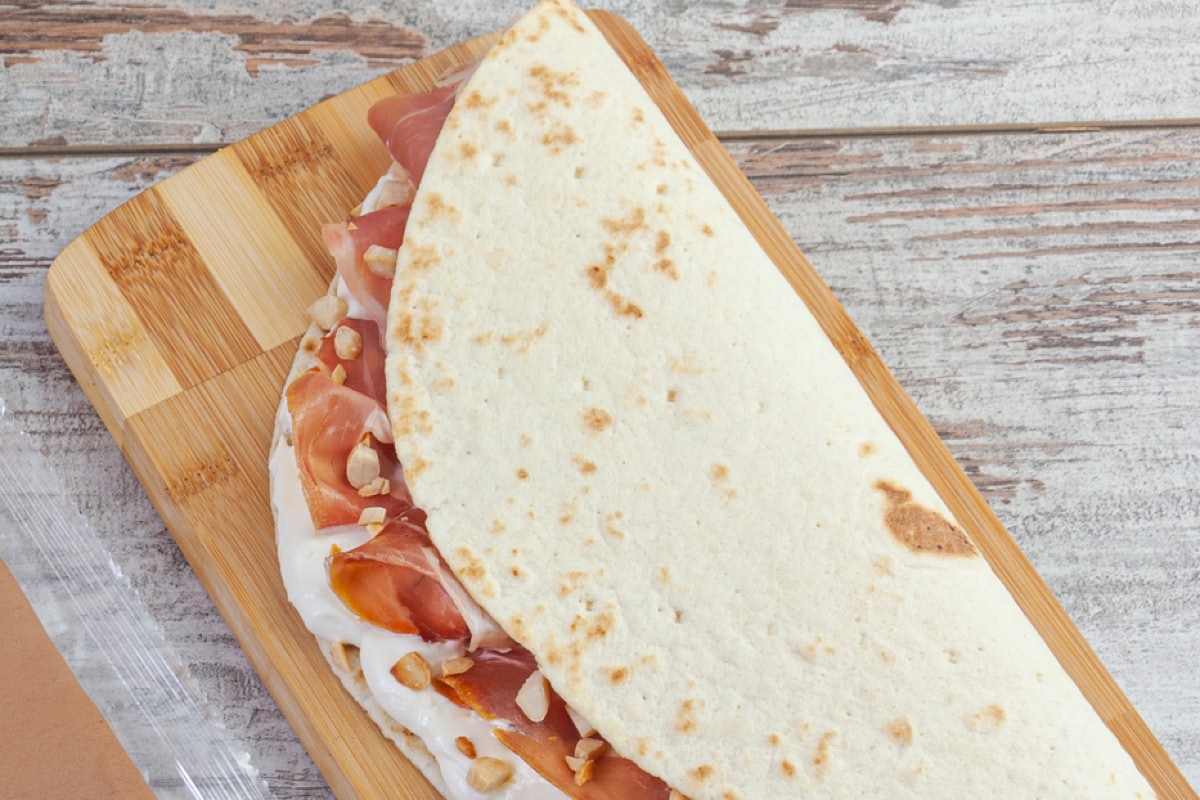 Piadina mit rohem Schinken und Mascarpone