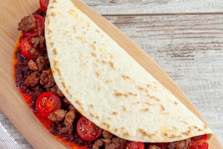 Piadina mit 'nduja, Wurst und Kirschtomaten
